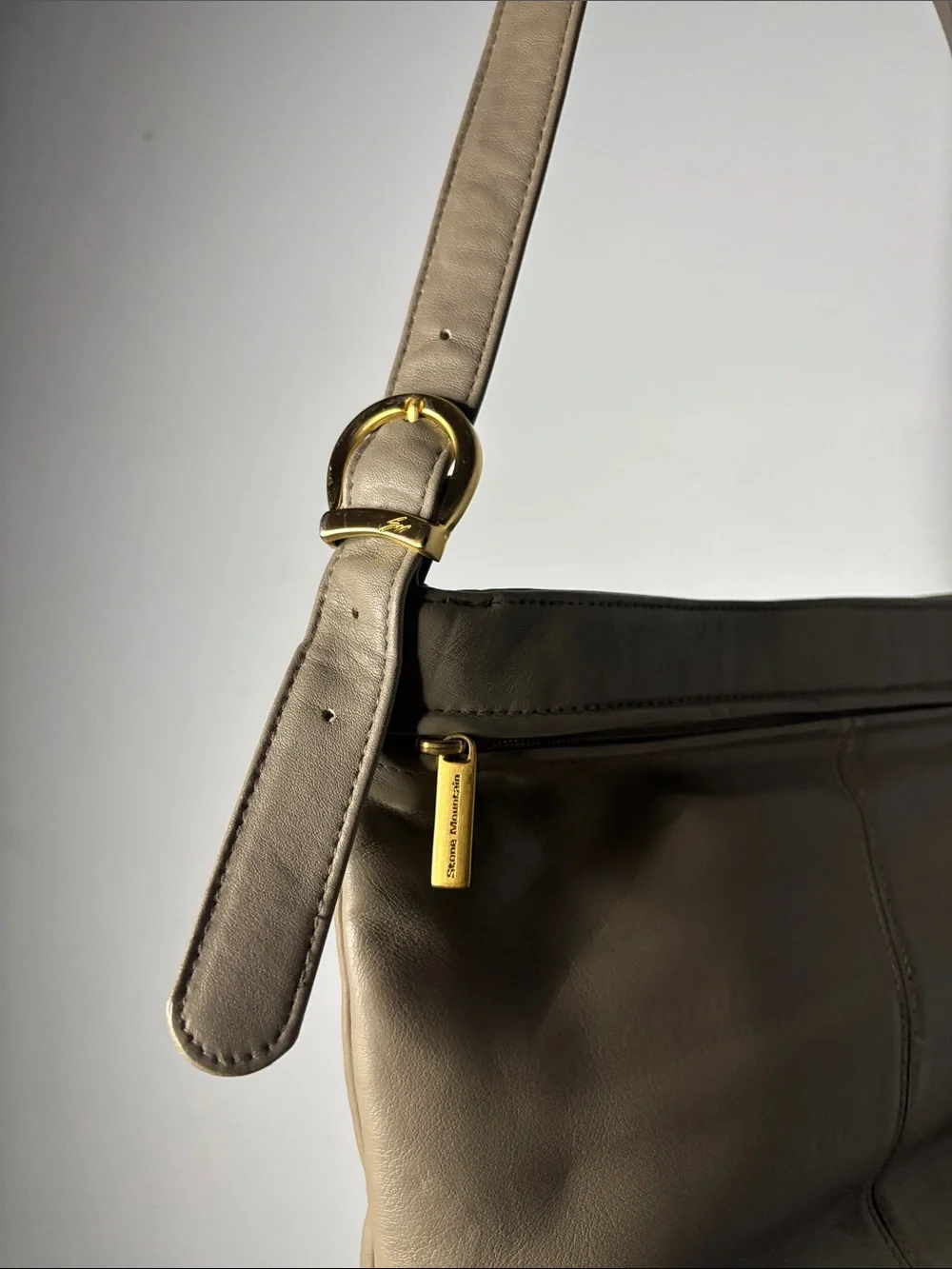 Stone Mountain Neutral Gray Leather Shoulder Bag Gold Hardware Vintage